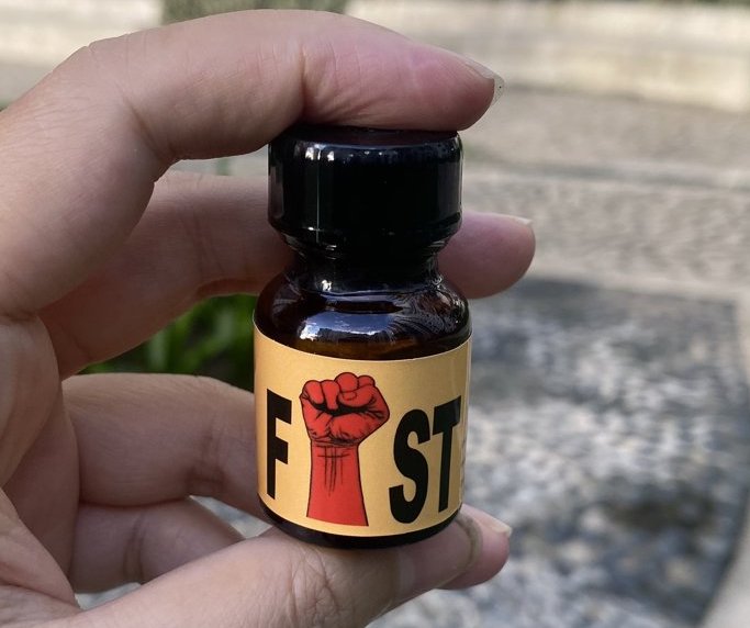 Popper Fist vàng 10ml Mỹ kích thích khoái cảm mới mẻ