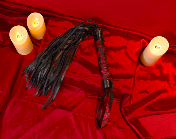 Roi Da Tình Yêu Lan Wan Đồ Chơi BDSM Cao Cấp Màu Đỏ Đen Roi Da Tình Yêu Lan Wan Đồ Chơi BDSM Cao Cấp Màu Đỏ Đen