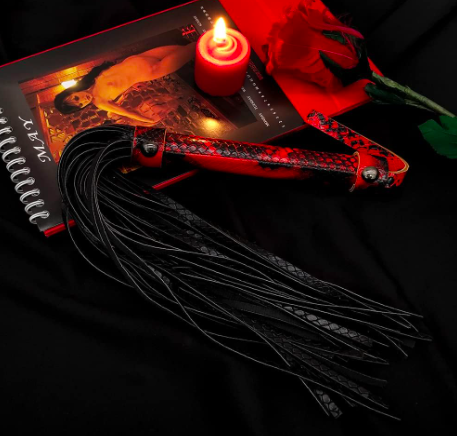 Roi Da Tình Yêu Lan Wan Đồ Chơi BDSM Cao Cấp Màu Đỏ Đen Roi Da Tình Yêu Lan Wan Đồ Chơi BDSM Cao Cấp Màu Đỏ Đen