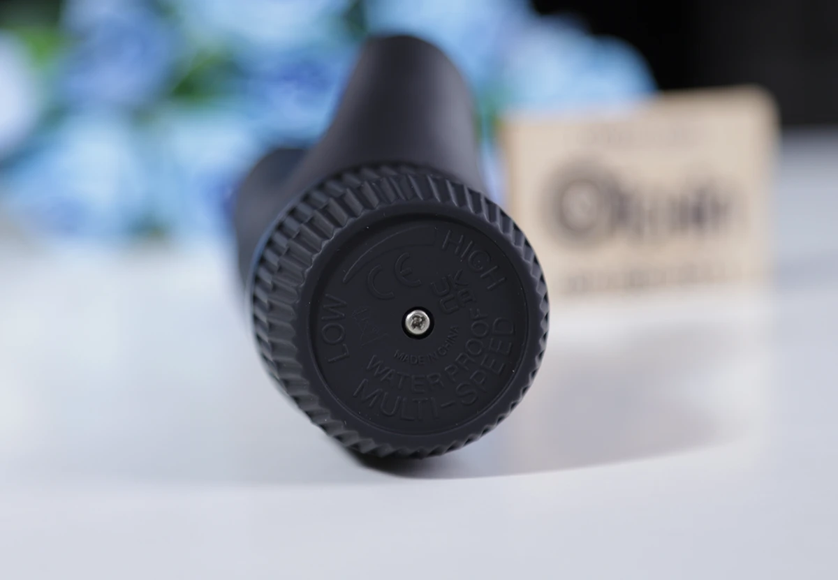 Dương vật giả CalExotics Black Velvet Clit Arouser rung đa tốc độ