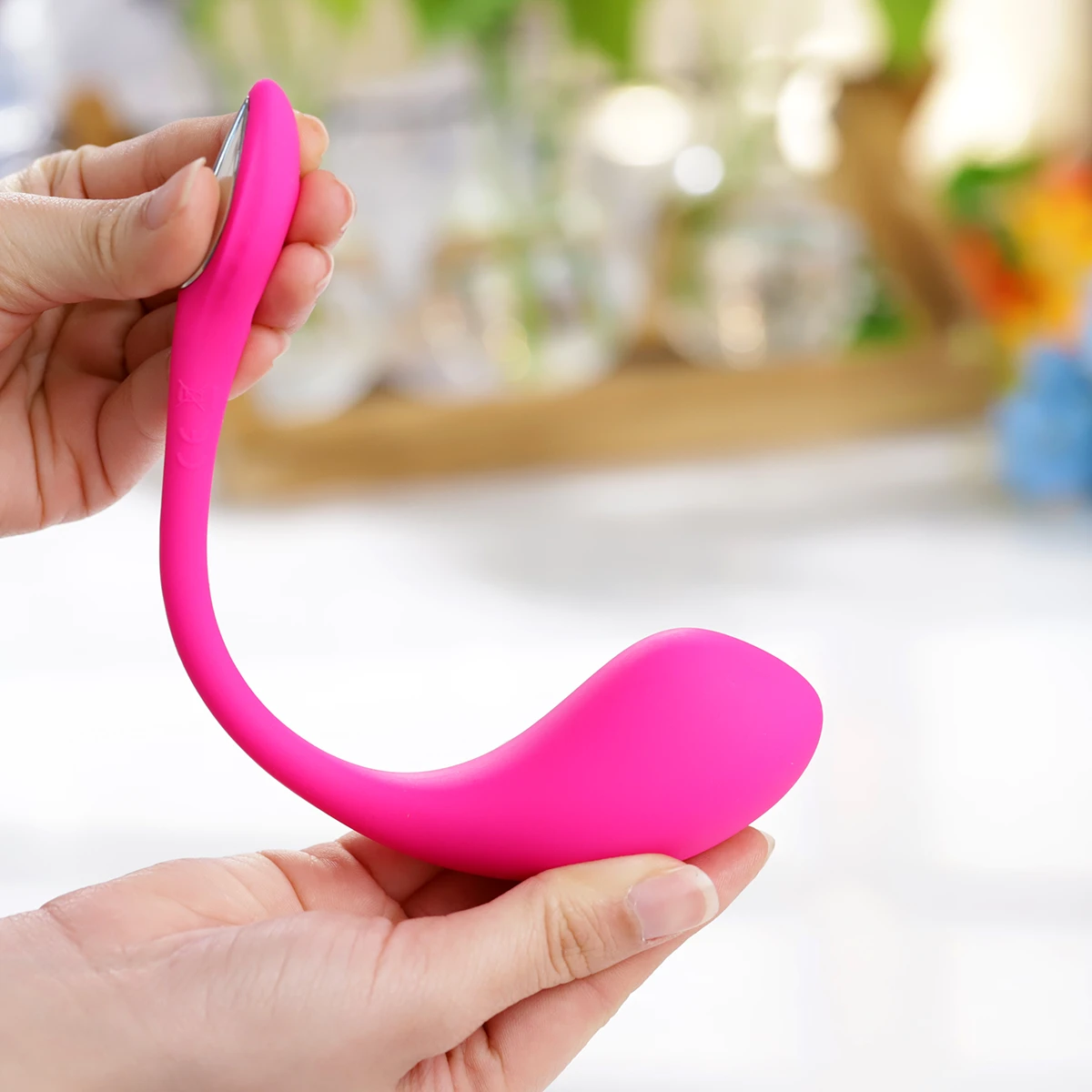 Lovense Lush 4 trứng rung không dây điều khiển app hiện đại